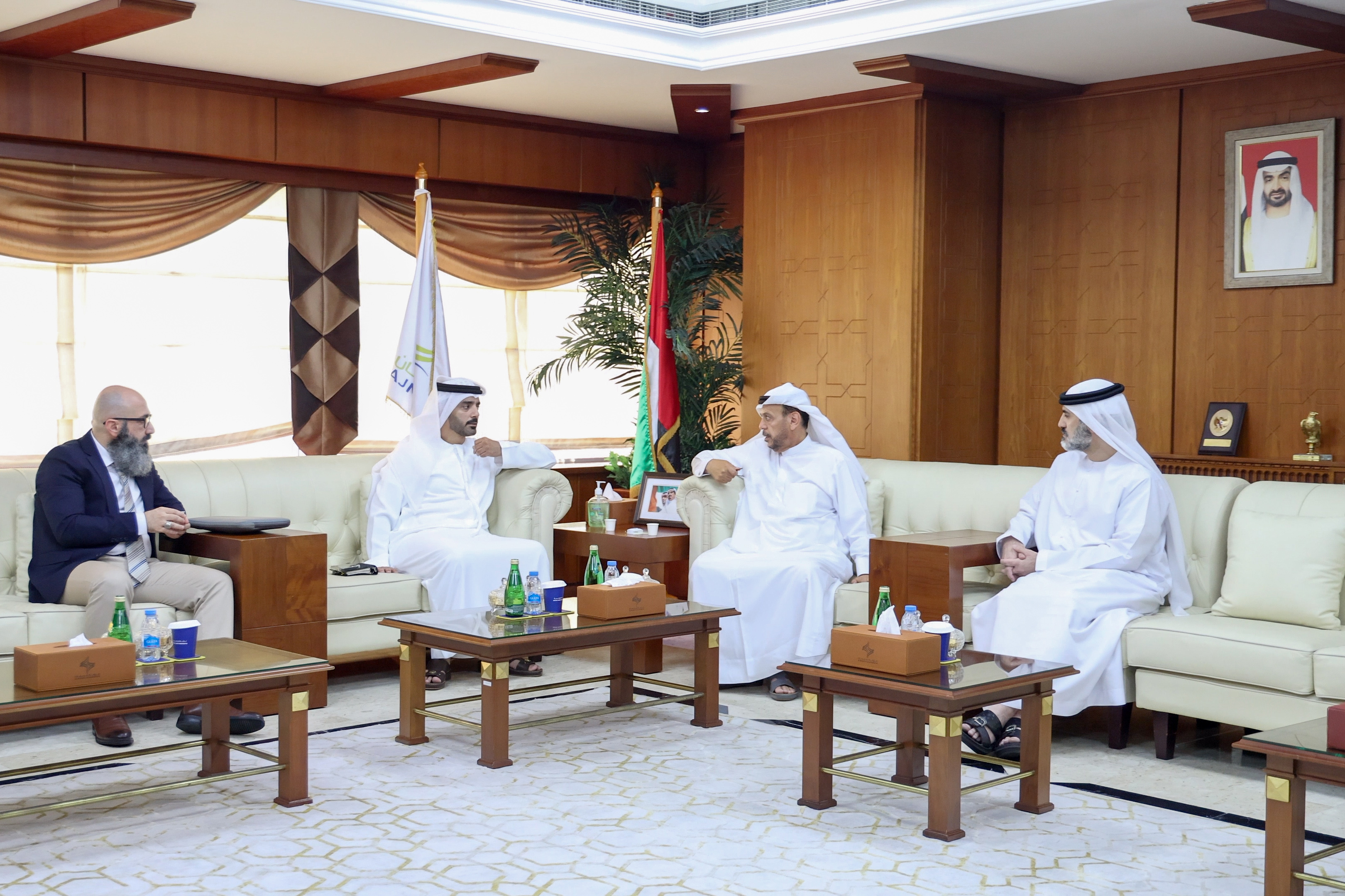 Ajman Executive Council and the Ajman Chamber are discussing ways of cooperation to develop the emirate's economy and attract direct investments