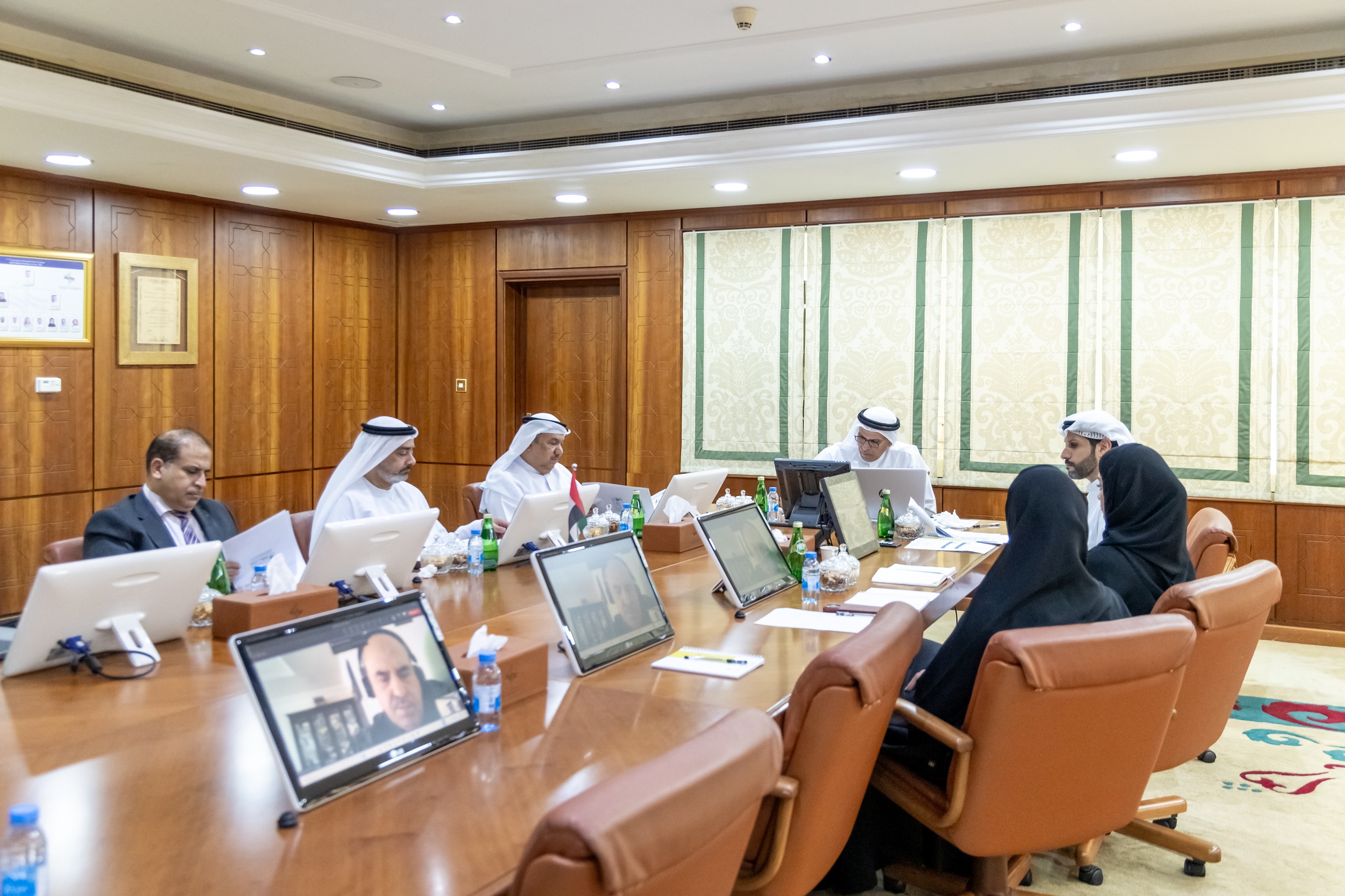 لجنة مركز عجمان للتوفيق والتحكيم في غرفة عجمان تستعرض خطتها السنوية