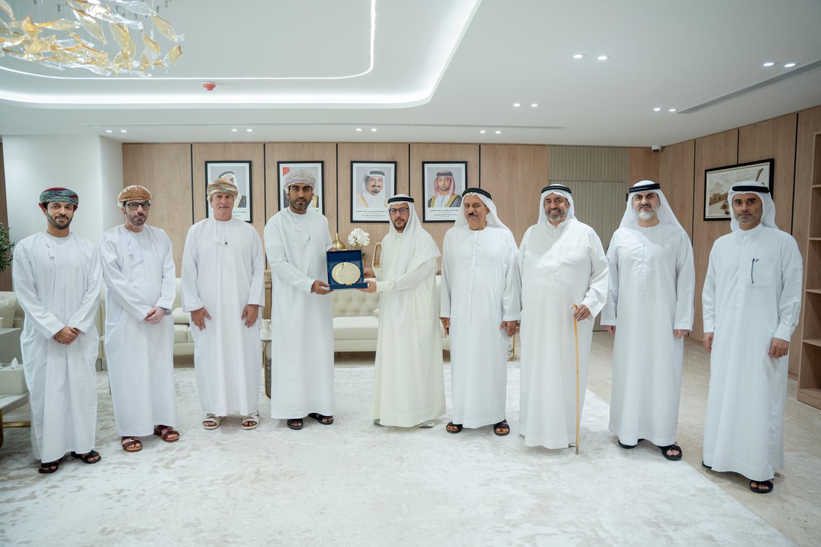 غرفة عجمان وغرفة عمان بشمال الباطنة تبحثان التعاون والشراكة الاقتصادية