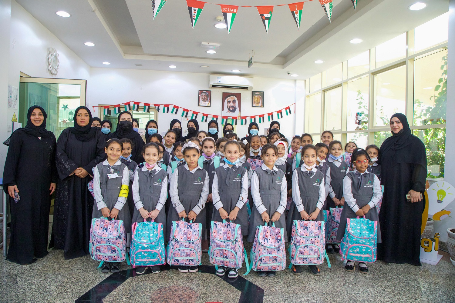 مركز عجمان للمسؤولية المجتمعية ينفذ مبادرة "الحقيبة المدرسية"